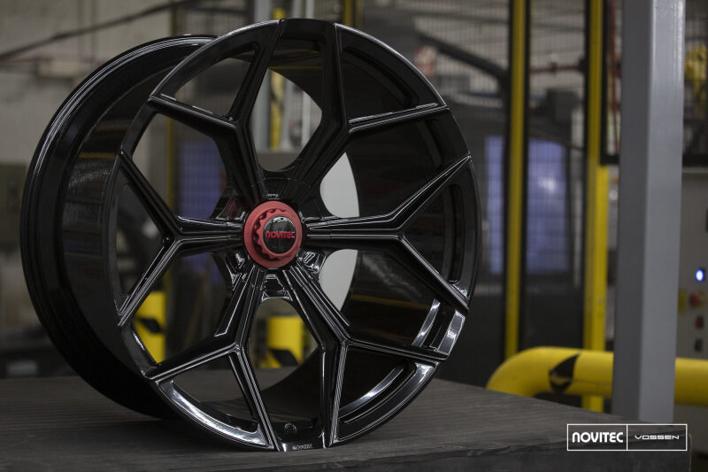 Vossen x Novitec NL4-5L 20x9in - 5x112 BP - ET36 - Gloss Black Lamborghini Huracan Front Wheel